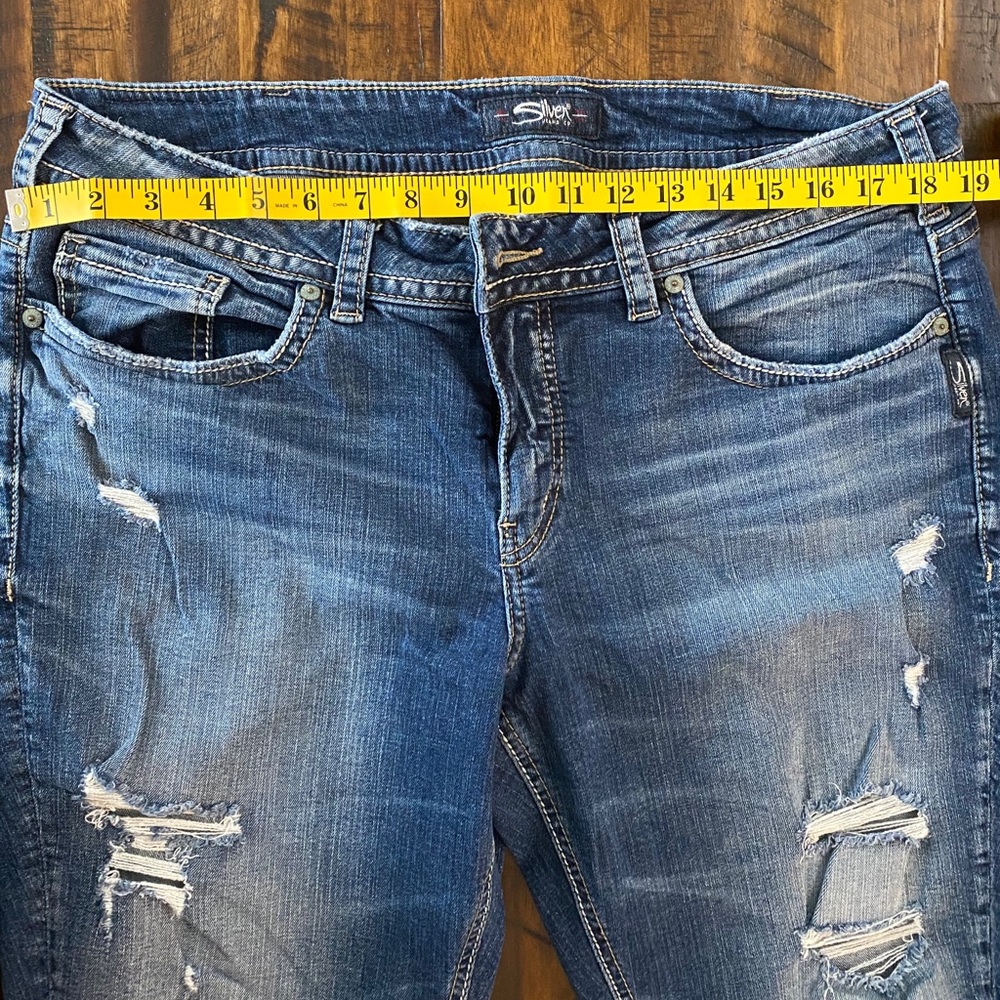 Like New! Silver Brand Cropped Jeans